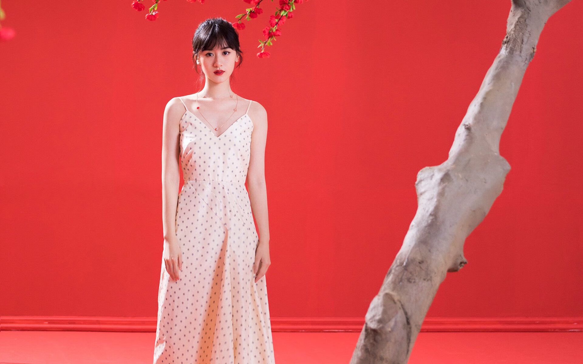 _未来运动时尚大片：科技与潮流的完美融合_，未来科技风格时装画