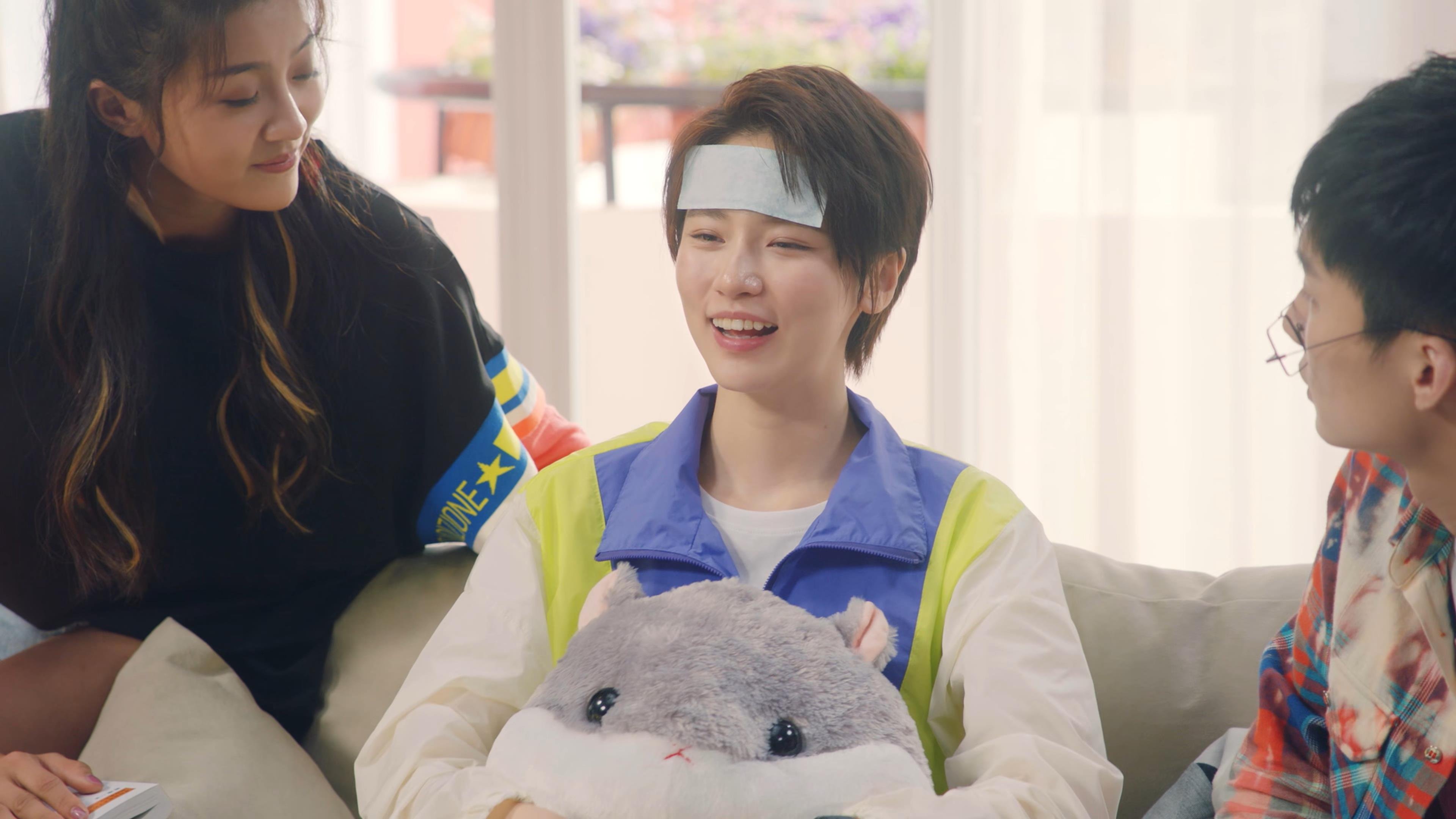 开云平台-库兹马诺维奇在巴黎奥运会手球比赛中多次扑救对方远射，库兹马被选中视频